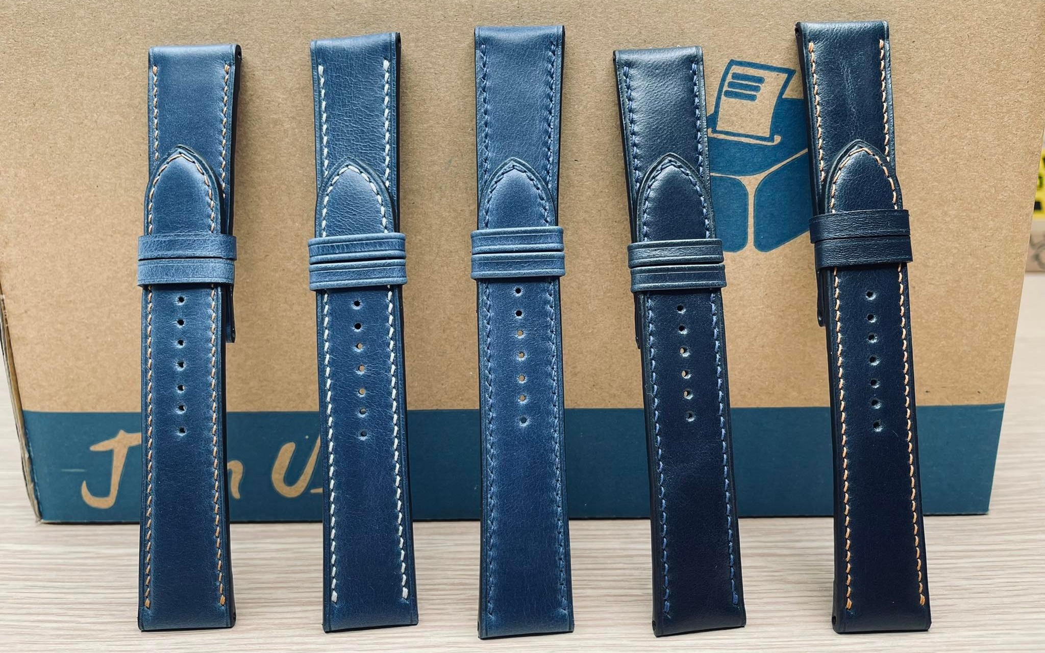 Tổng hợp các mẫu dây da bò handmade màu xanh blue đang có sẵn tại Xship.vn
